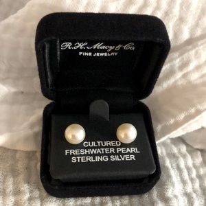 MACY’S FINE CULTURED FRESHWATER PEARL STERLING SILVER STUD EARRINGS NWT!